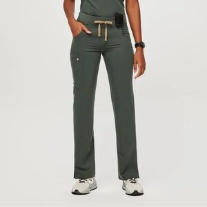 🌿 FIGS Kade Cargo Scrub Pants - Moss Green, Size M, Reg length🌟